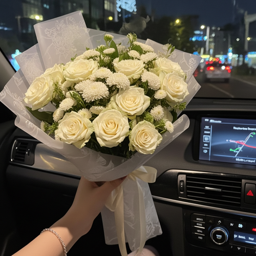 10 White Roses & White Aster Flower Bouquet – Luxury Fresh Roses Lahore
